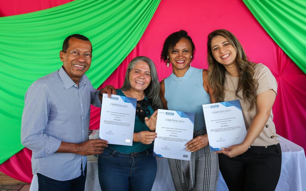 Entrega dos certificados dos cursos profissionalizantes, que compõem a execução do Projeto de Trabalho Social, do bairro Cidade Nova 2