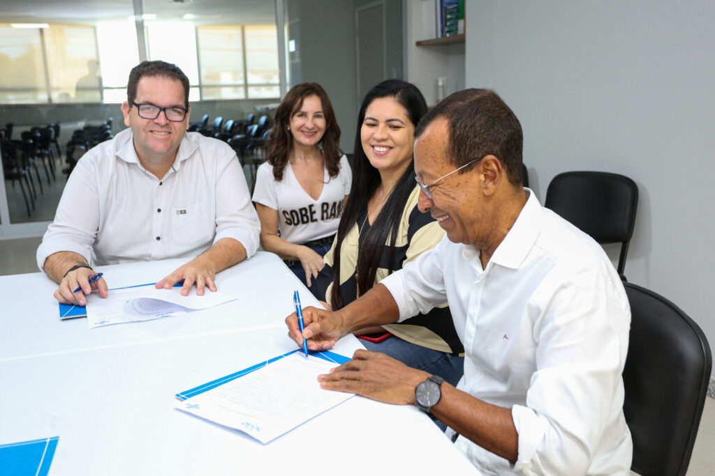 Assinatura do termo de responsabilidade e compromisso, com o SEBRAE para o apoio na campanha do ITR 2022